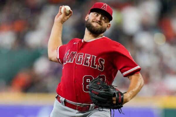 Angels trade Silseth, O'Hoppe to Rangers for minor league 3B