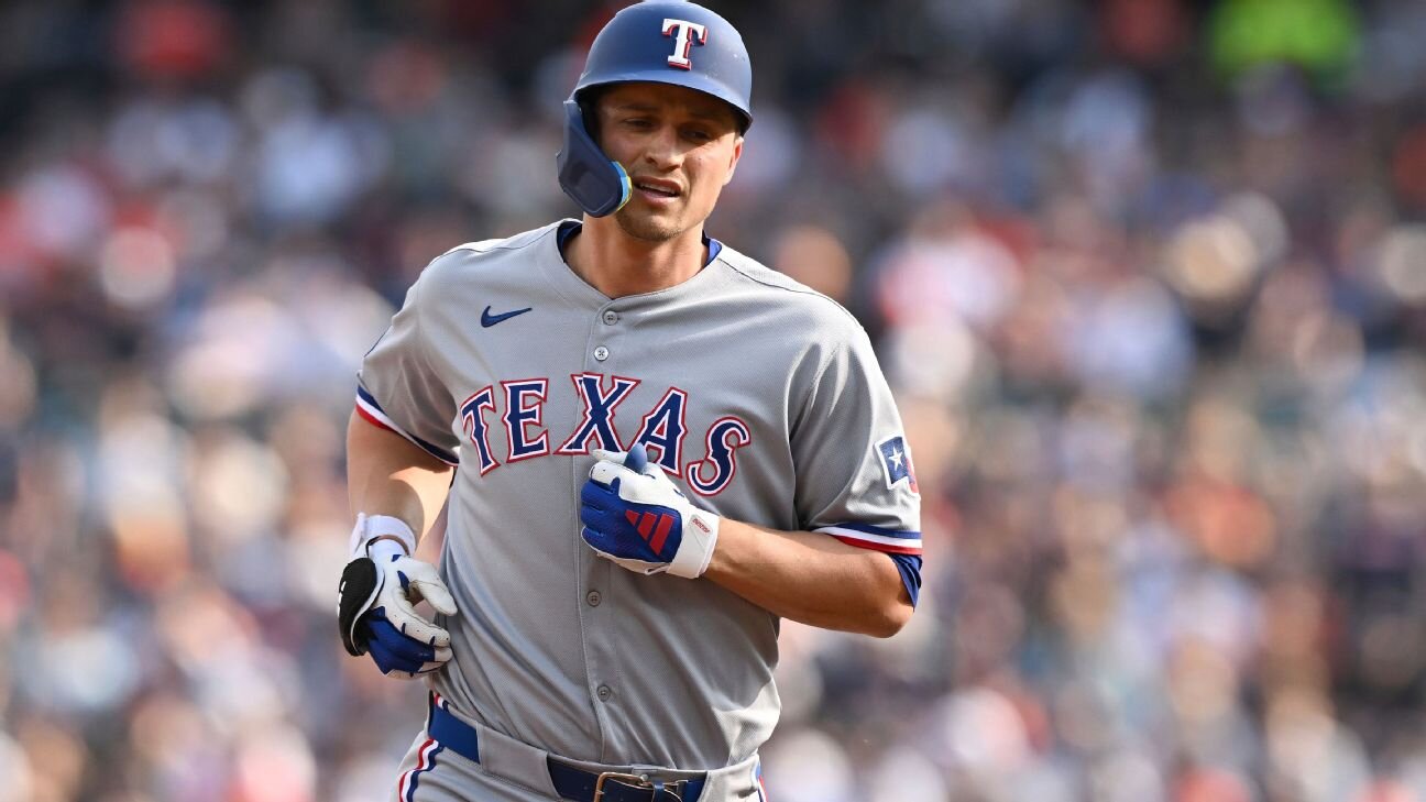 Rangers' Corey Seager takes live BP for first time since back injury