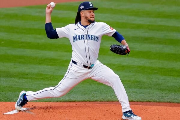 White Sox acquire Luis Castillo from Mariners in trade