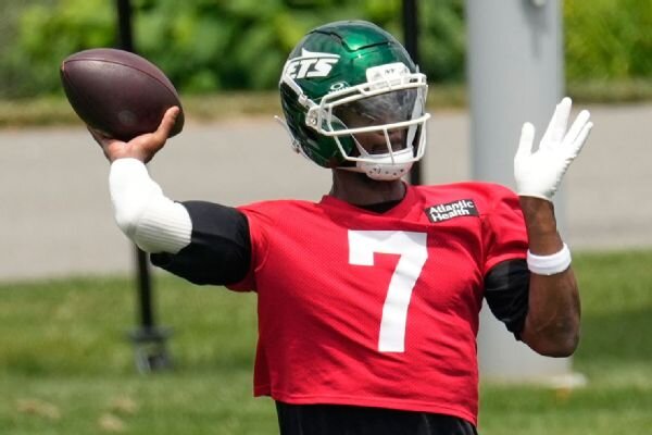 Jets' Smith rues being 'distraction' after dispute with girlfriend