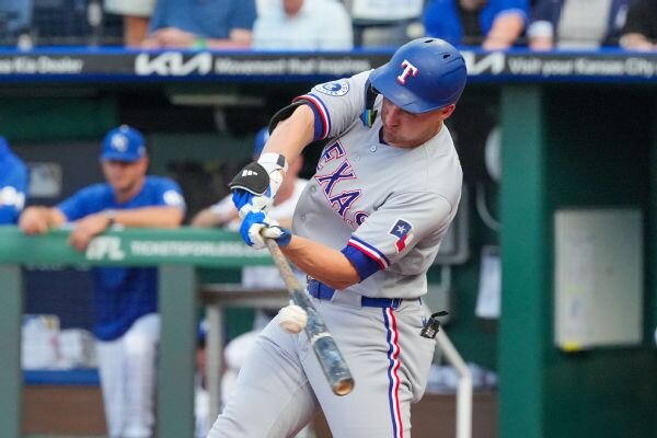 Rangers SS Corey Seager impresses with bat, glove in Double-A rehab