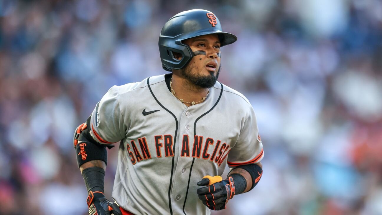 Sources: Giants trading 3-time batting champ Arraez to Phillies