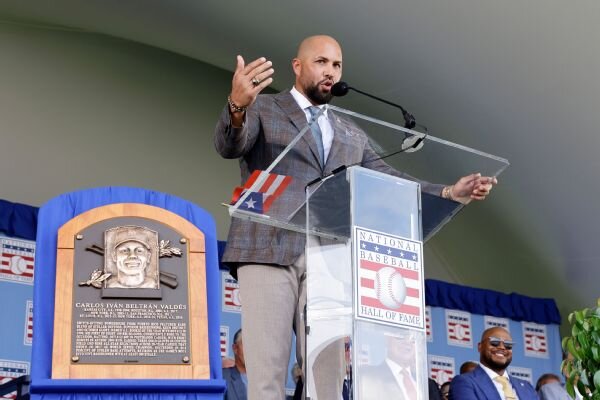 Jones, Beltran, Kent honor paths as they enter Hall of Fame