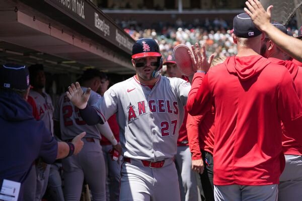 Mike Trout has 1st 4-hit game in 5 years, moves up Angels' lists
