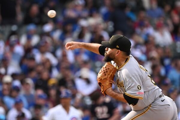 White Sox acquire RHP José Urquidy in trade with Pirates