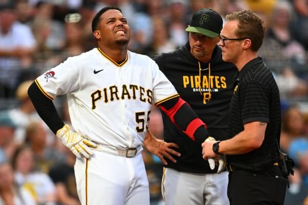 Pirates' Esmeryln Valdez exits after being hit in hand by pitch
