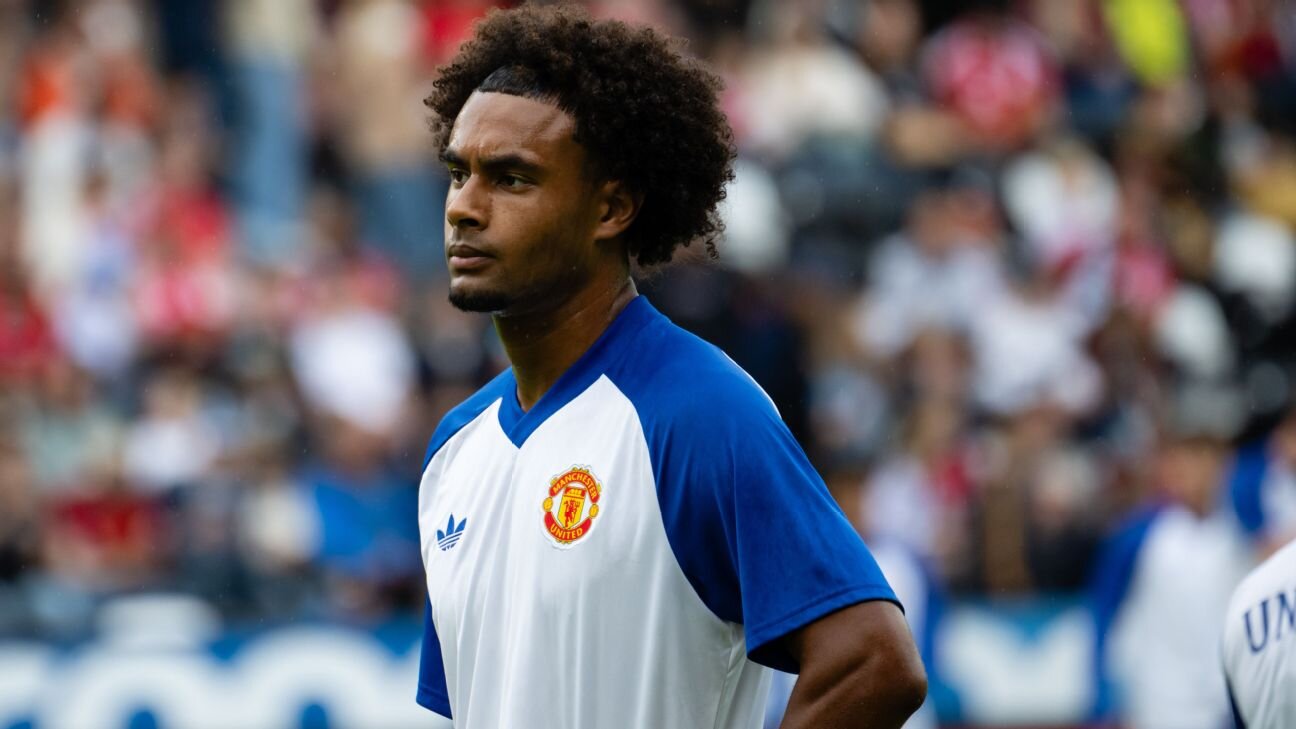 Juventus keen on Joshua Zirkzee, Man United open to offers