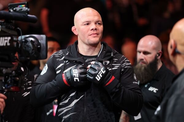 Ex-UFC fighter Anthony Smith arrested on three felony charges