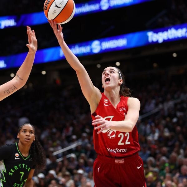 Clark's 32-point night fuels Fever's latest 100-point explosion