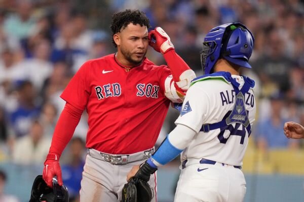 Red Sox 1B Contreras leaves game after fastball clips helmet