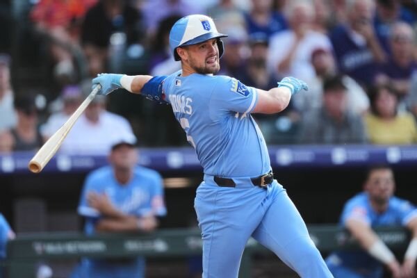 Braves acquire OF Lane Thomas in 4-player trade with Royals