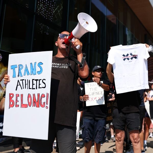 Fever-Lynx game attracts rallies for, against Cunningham
