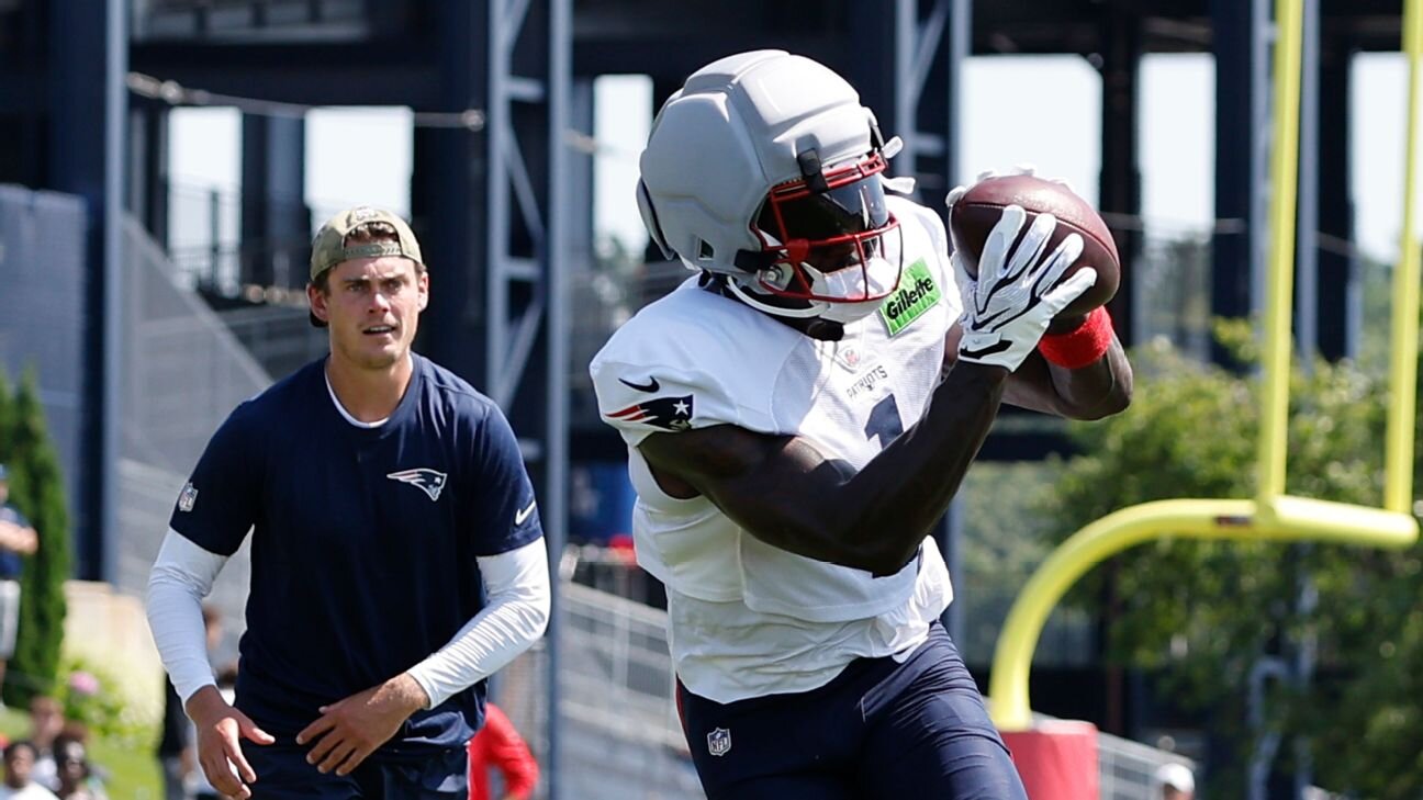 A.J. Brown on injury: 'Thumb out of place, you keep going