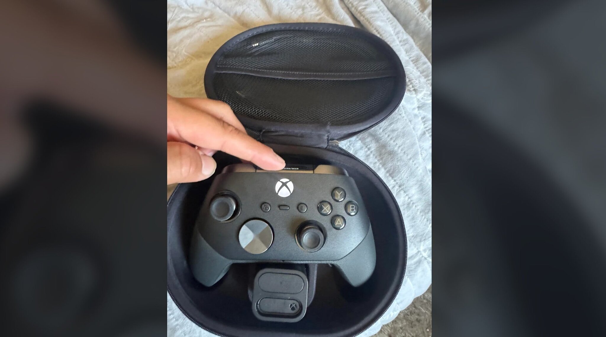 Purported Xbox Elite Series 3 Controller Prototype Somehow Ends Up in a Customer's Hands