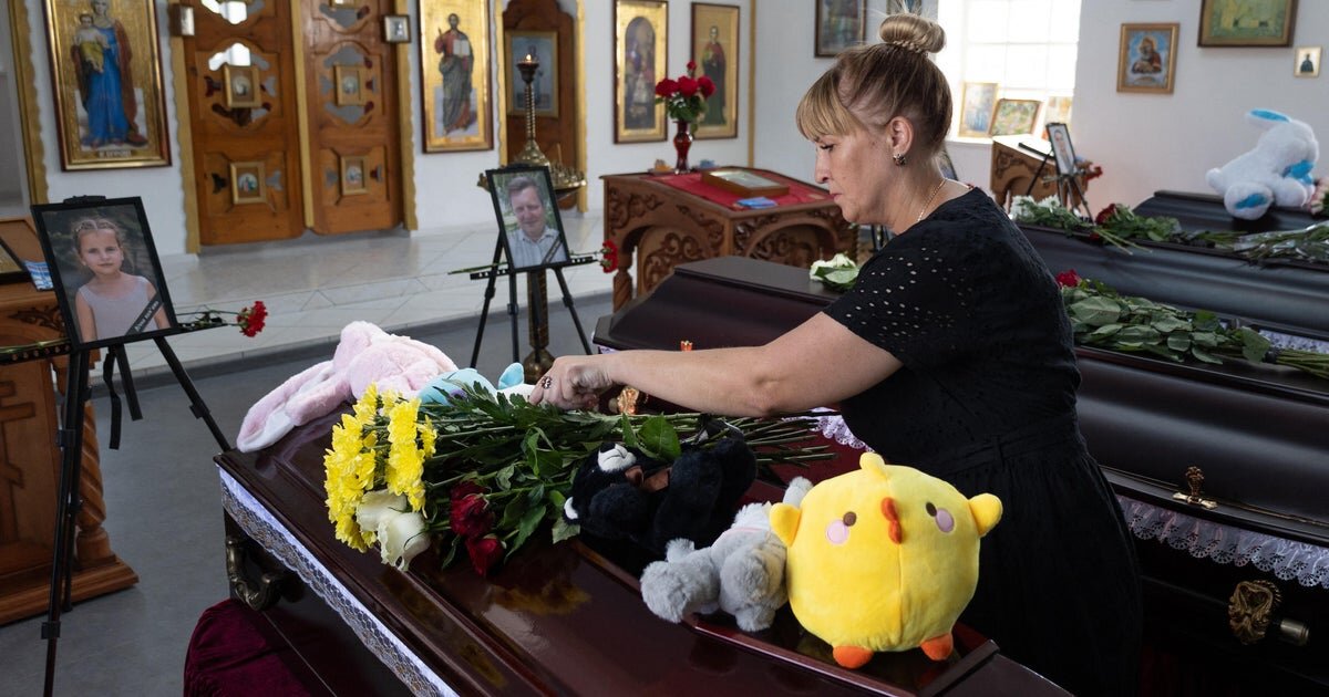 Funeral held for family "wiped off the map" in Russian strike