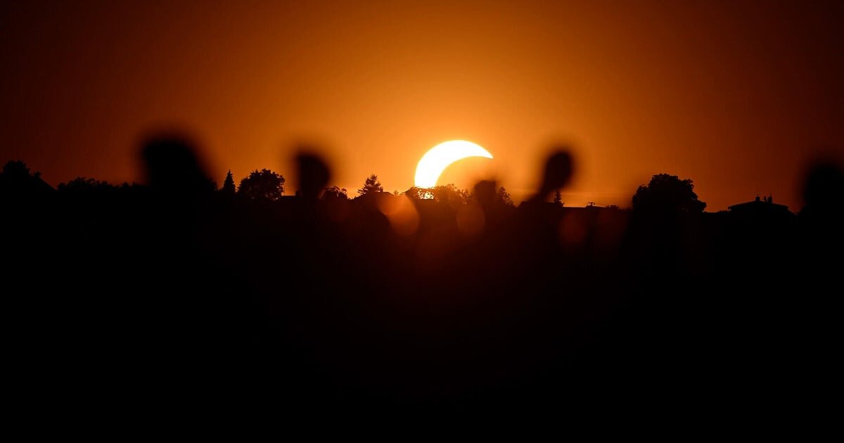 Total solar eclipse mesmerizes crowds throughout Europe