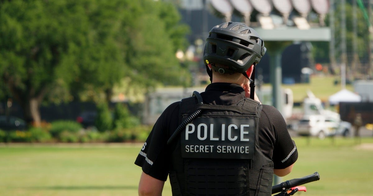 3 Secret Service officials put on leave amid probe into "potential misconduct