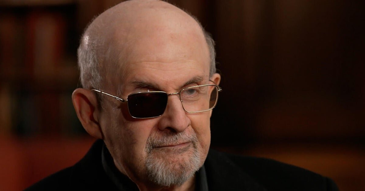 Salman Rushdie recounts getting stabbed (2024)