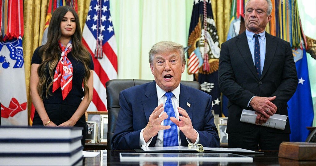 Trump signs order on vaccination recommendations