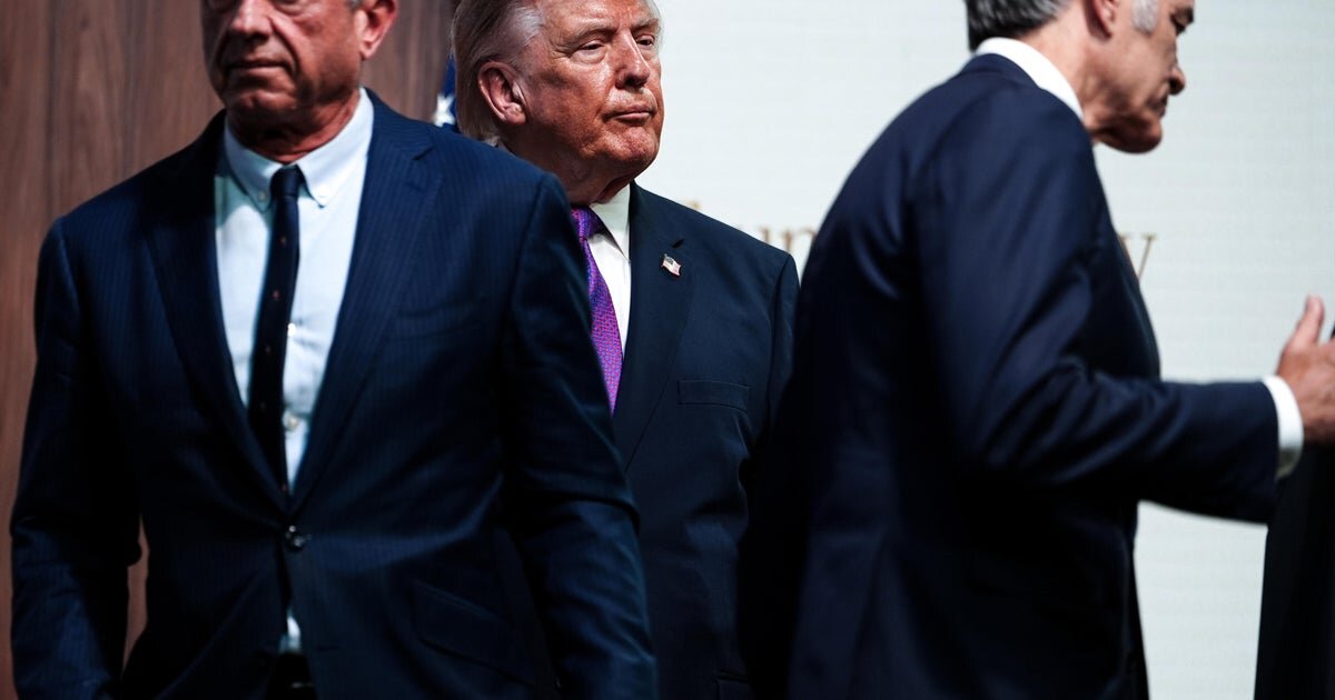 Trump signs order on vaccination recommendations