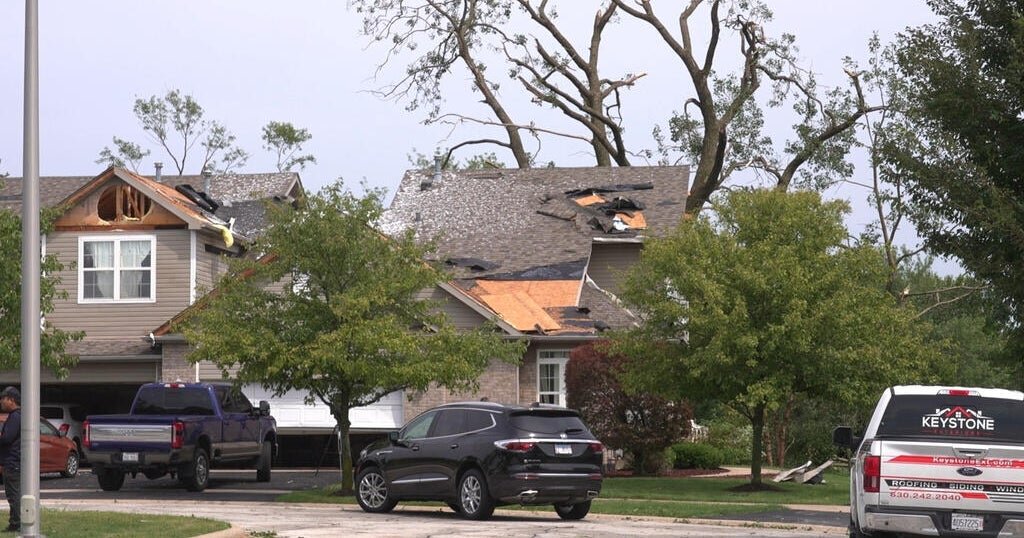 Powerful storms slam Midwest, leave nearly 1 million without power