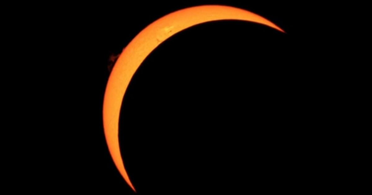 Painting a picture of the solar eclipse in Europe: "Like being on another planet