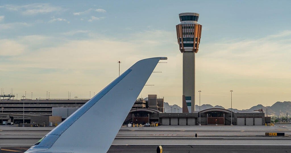Air traffic controller saves day when 2 jets with same call number converge