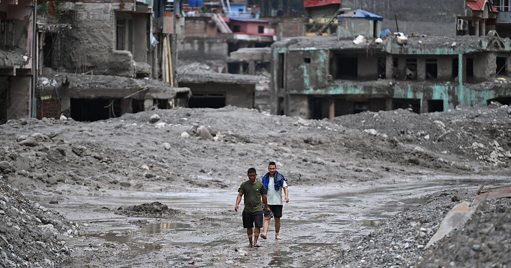 Nepal on high alert for fresh flooding as death toll rises past 800
