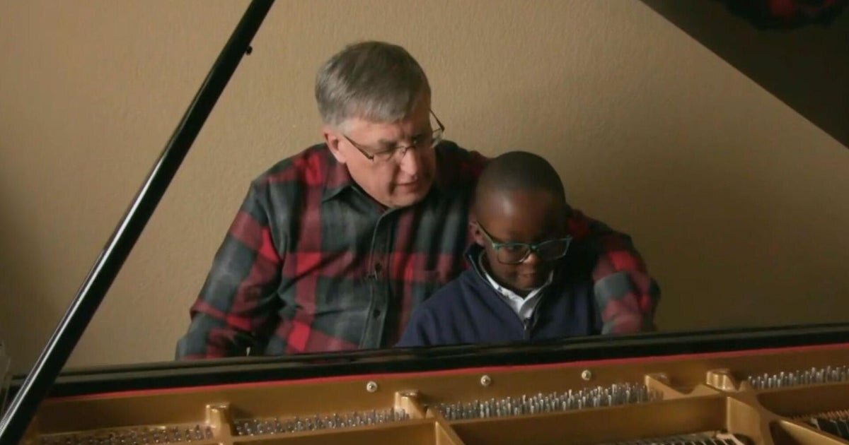 After a stranger gifts a boy with autism a piano, he dazzles the world: "He's Mozart level