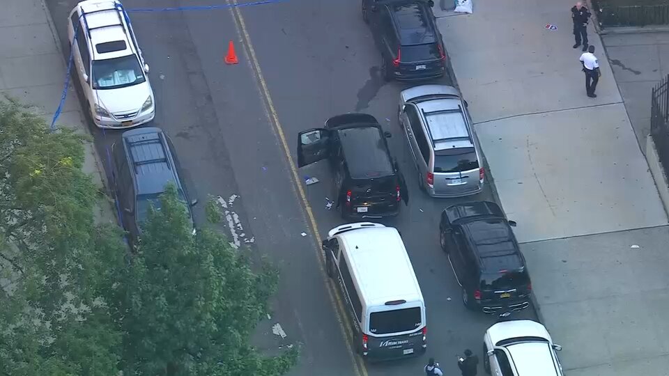 Livery cab driver shot in face after crash in Fort Greene, Brooklyn