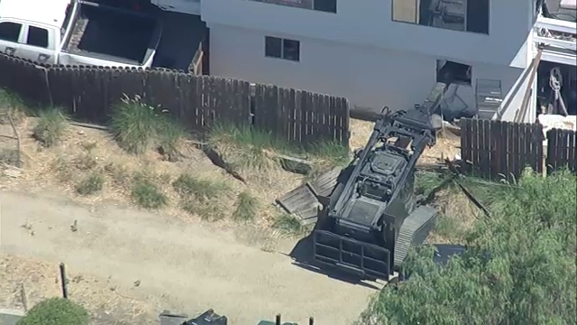 Man found dead after hourslong SWAT scene at home near Chatsworth, deputies say