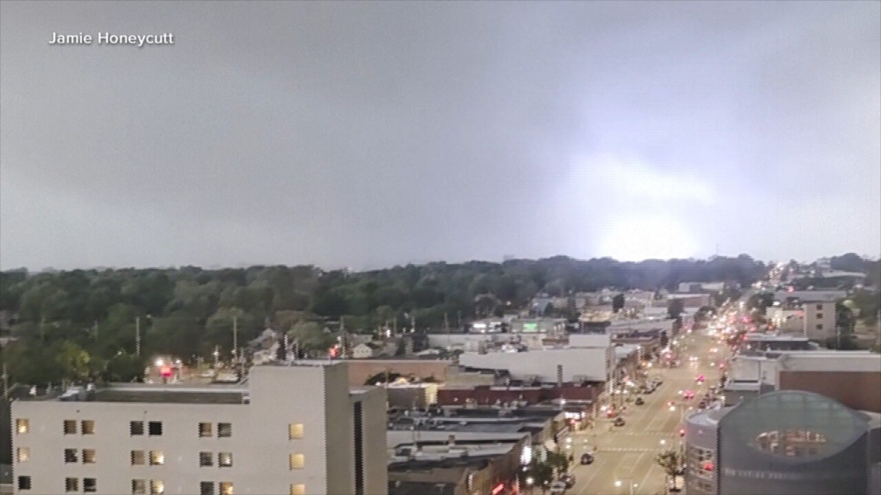 Wisconsin tornado causes extensive damage and cuts power to thousands of homes