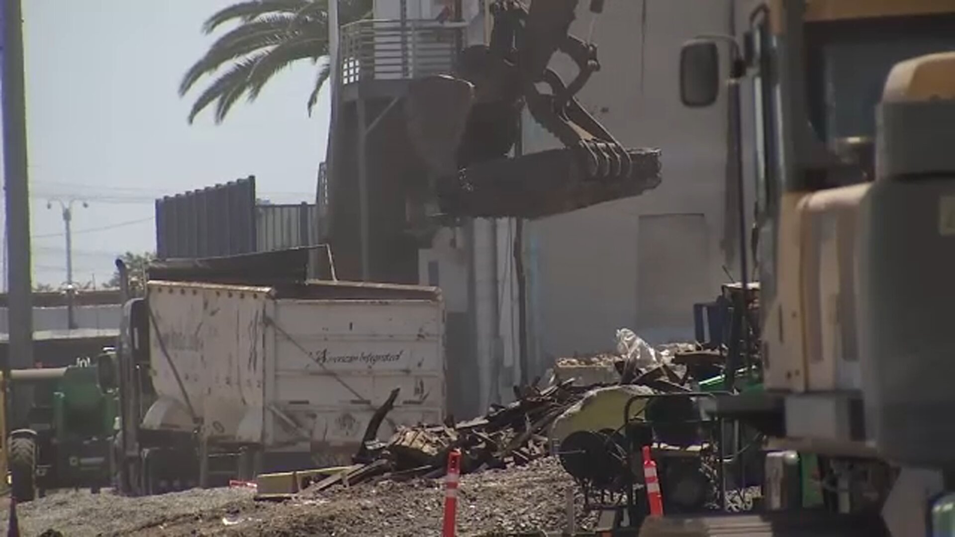 Lineage files permit to rebuild warehouse, angering Boyle Heights residents, city leaders