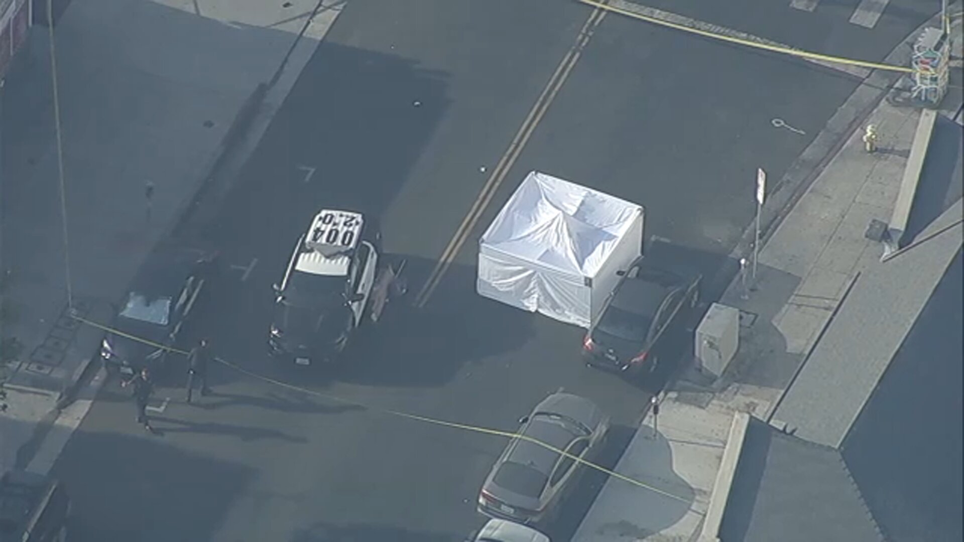 1 dead after double stabbing in Koreatown, LAPD says; search underway for 3 suspects