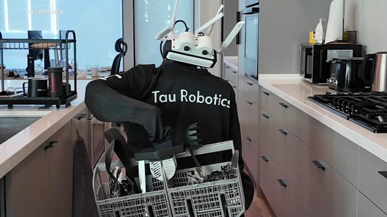 San Francisco company offers cleaning service using humanoid robots