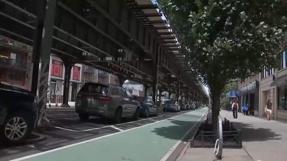 New bike lane unveiled along dangerous stretch of Queens road