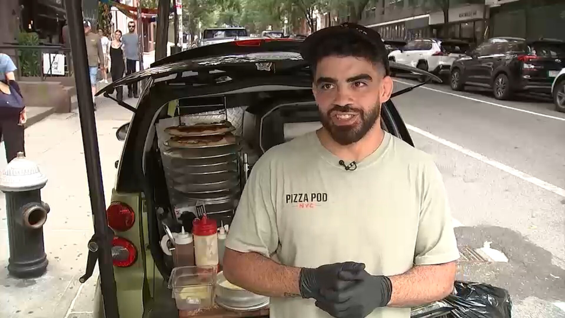 Crowds flock to 'New York City's smallest pizzeria' in trunk of smart car