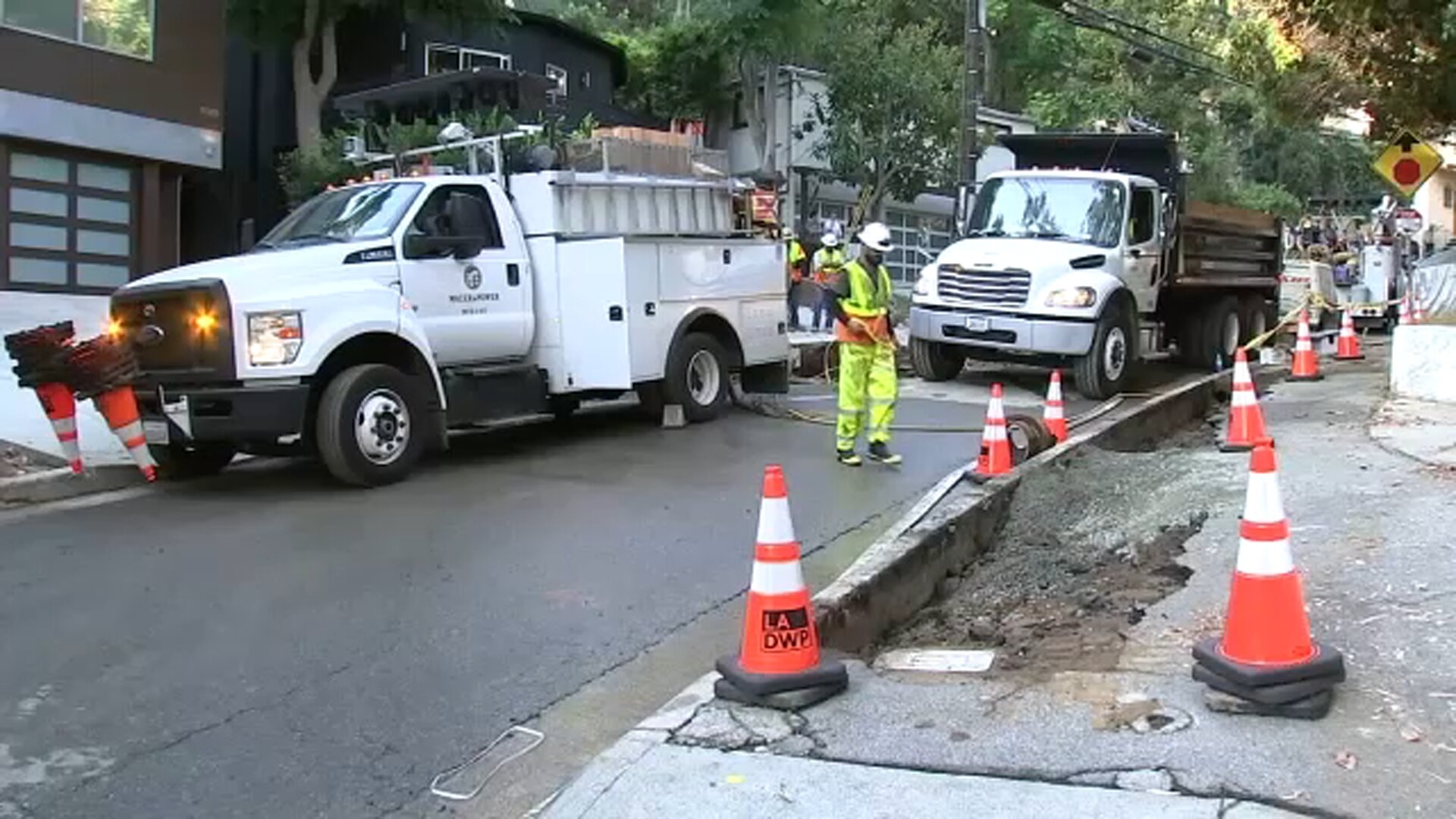 2nd water main break hits Hollywood Hills street, impacting service for hundreds of customers
