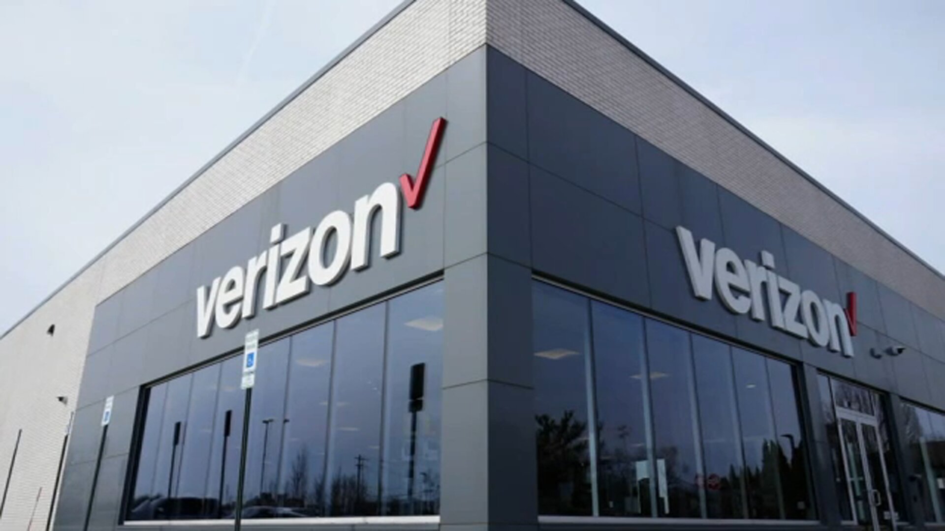 Vandalized fiber lines cause Verizon service outage for thousands of SoCal customers