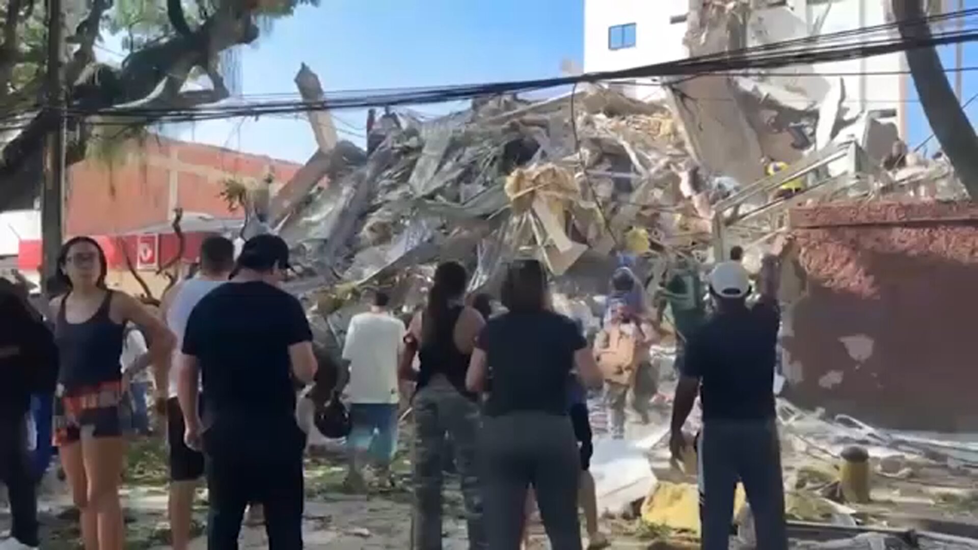 At least 111 dead, buildings collapsed after 7.4-magnitude earthquake shakes western Colombia