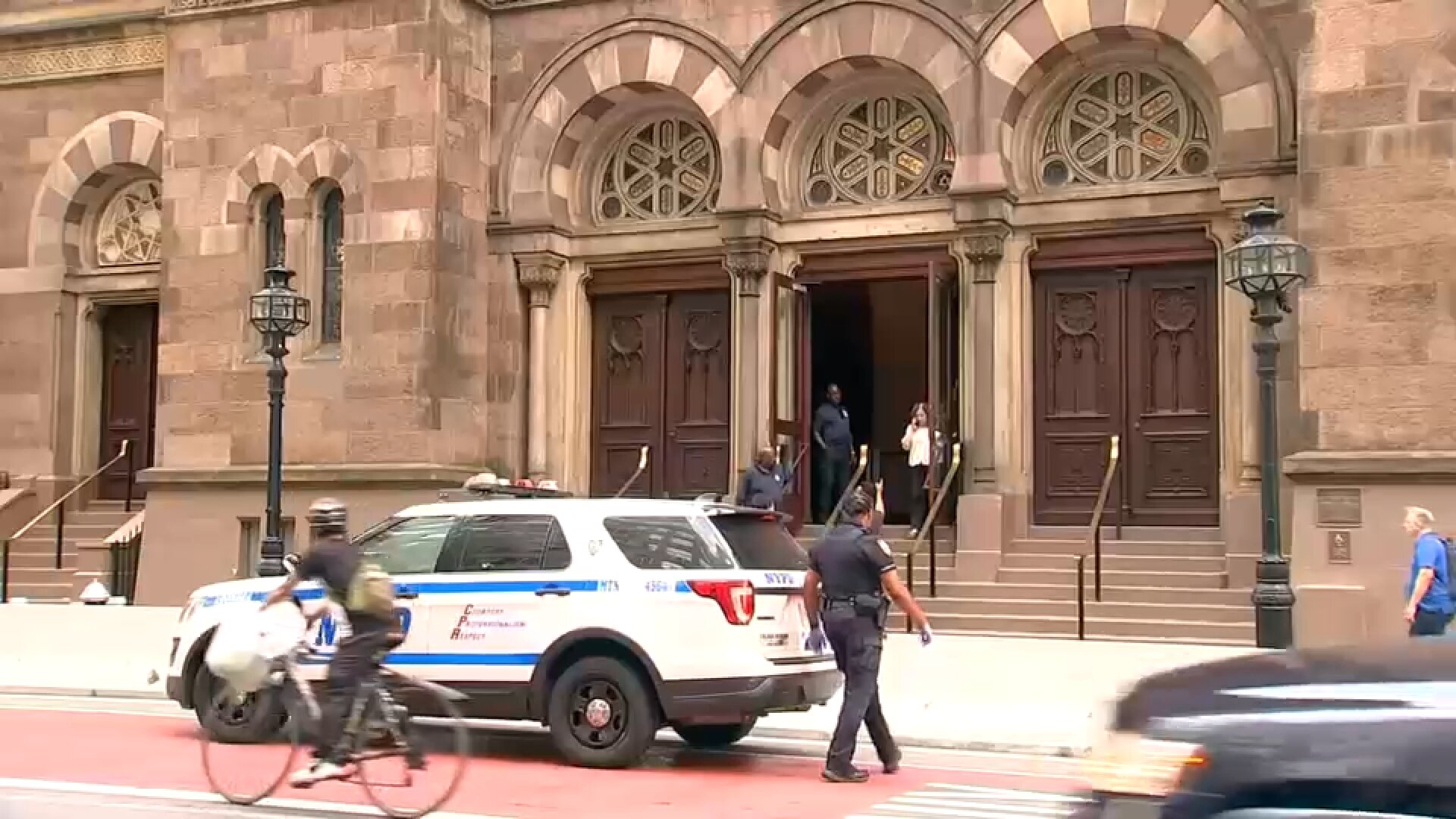 Man in custody after disrupting Shabbat services, striking woman at Central Synagogue