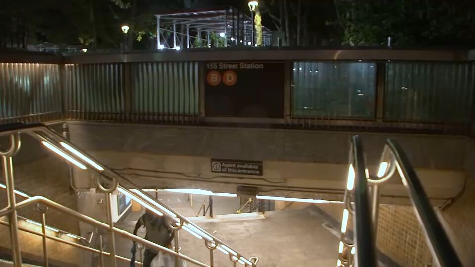 Man slashed during dispute on D train in Harlem