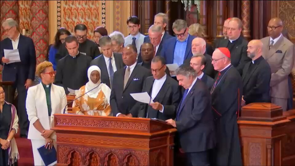 Show of solidarity during Shabbat at Central Synagogue following last Friday's violent interruption