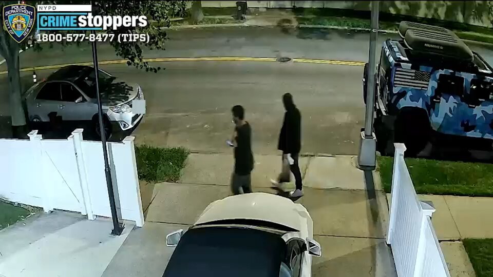 NYPD searching for vandals who threw feces, motor oil at Queens synagogues
