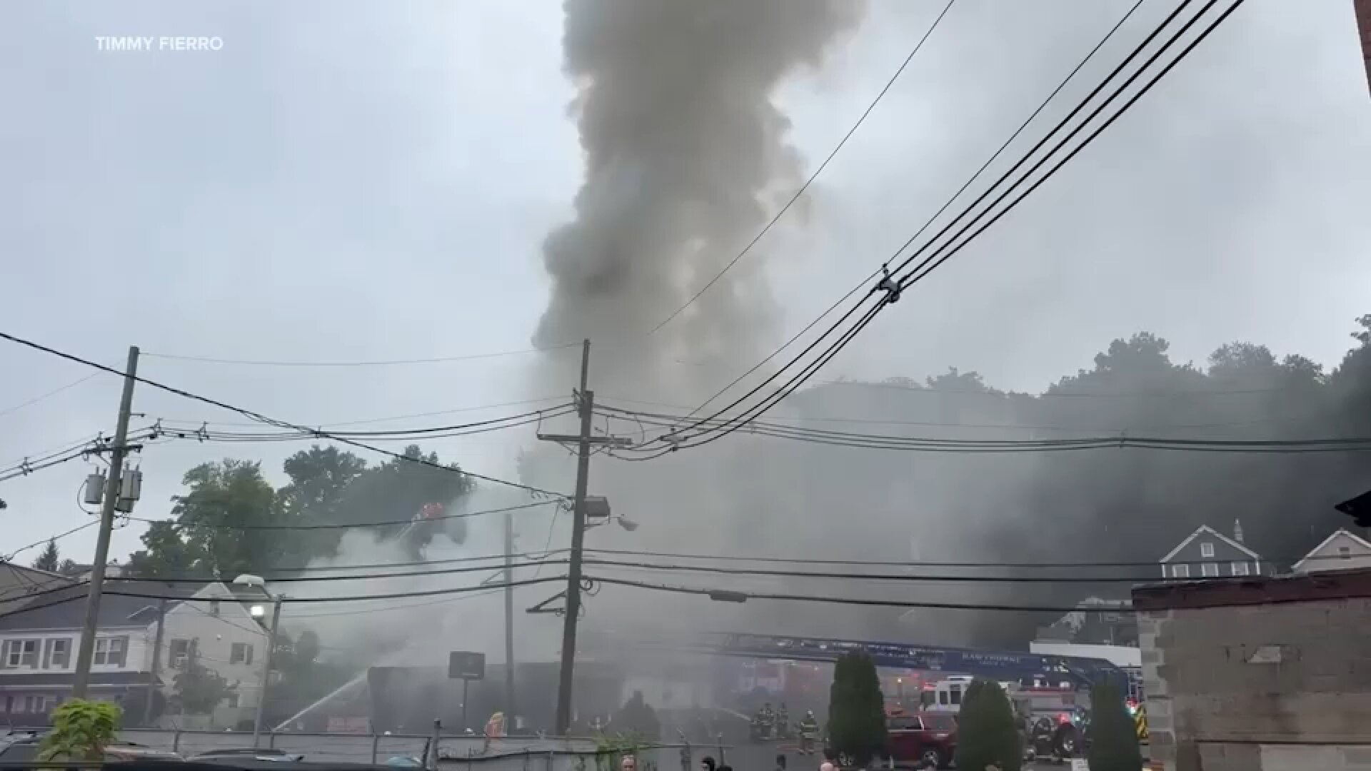 4-alarm fire burns at tire shop in Hawthorne, New Jersey