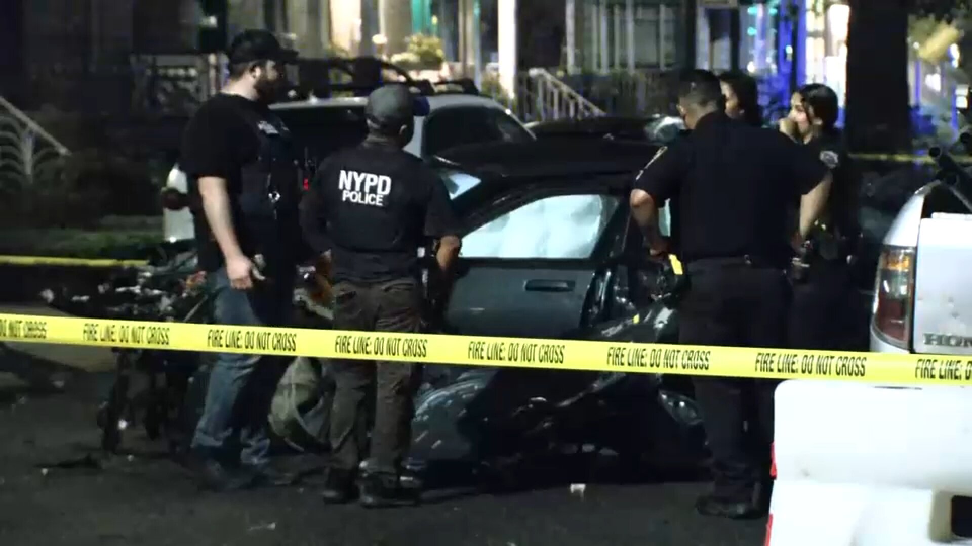 Driver crashes, damages multiple cars in Gravesend, Brooklyn