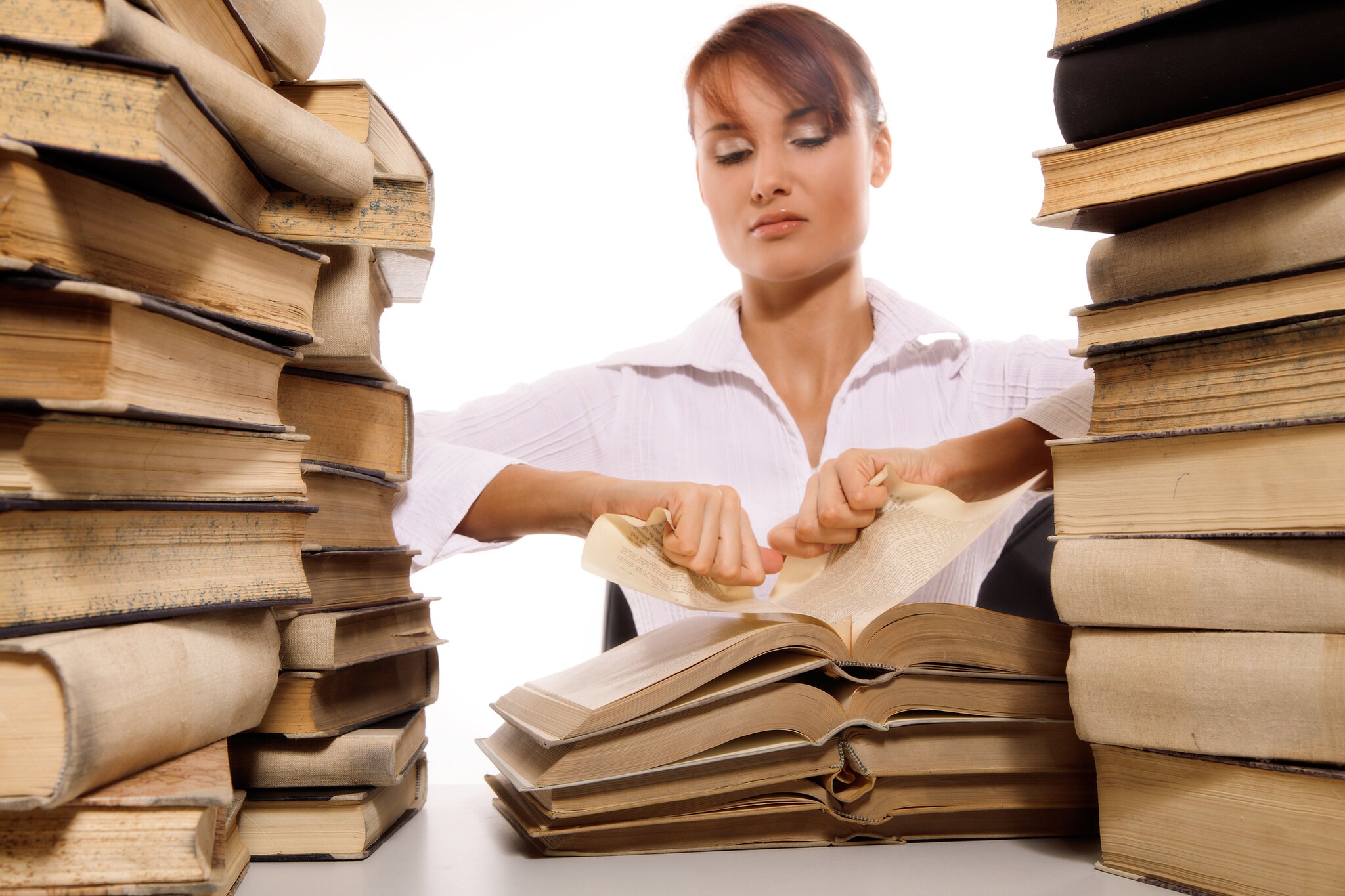 Hidden Airtag reveals Amazon is trashing rare books to train AI