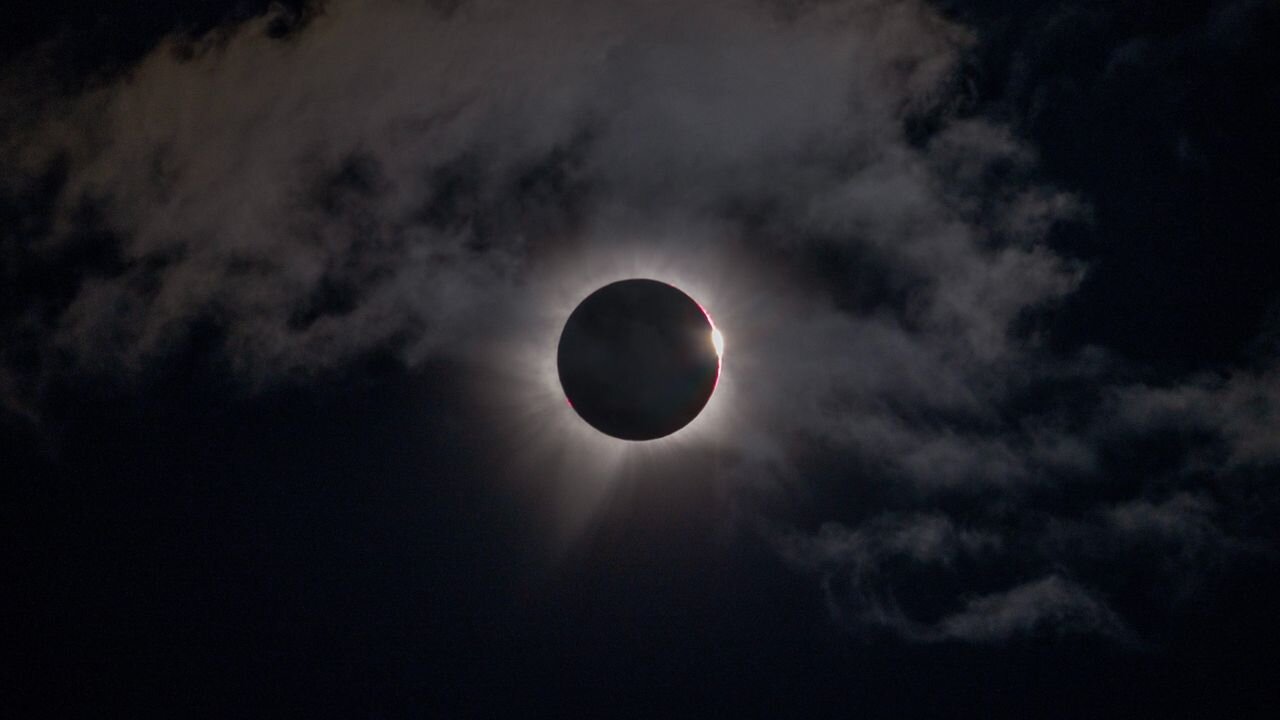 Total solar eclipse stuns skywatchers