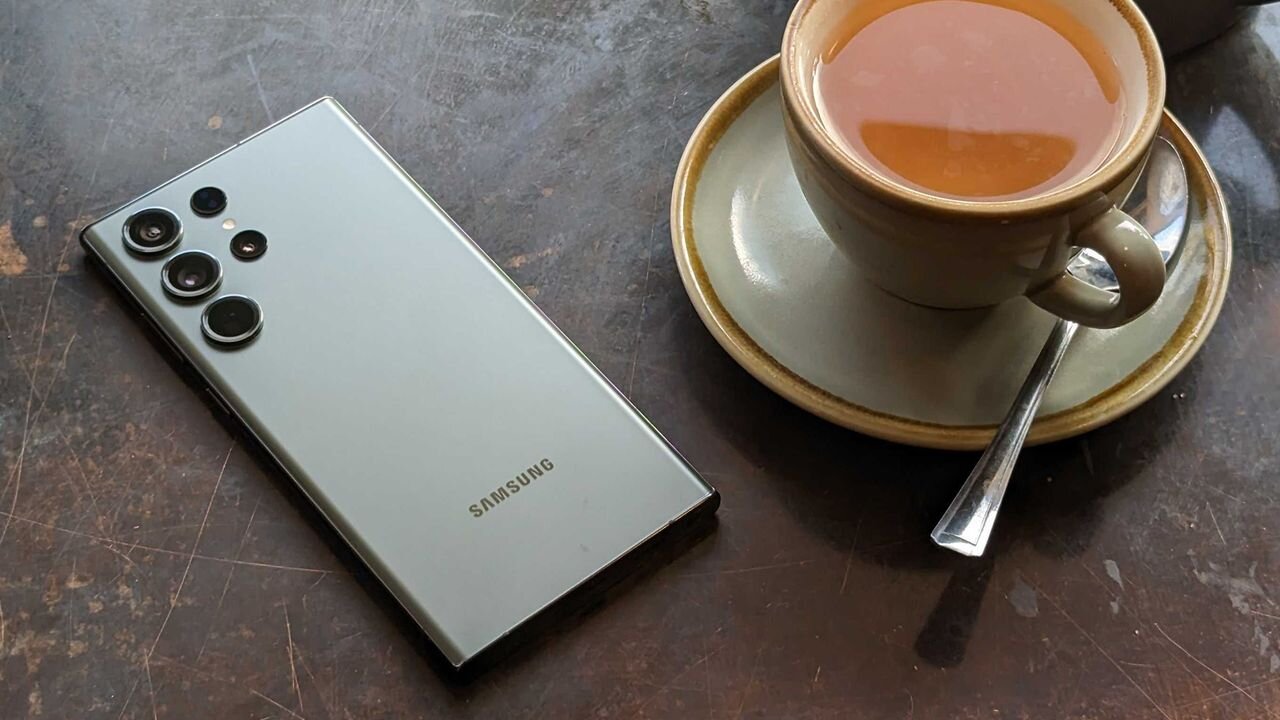 Samsung patches nearly 200 security issues on its phone hardware