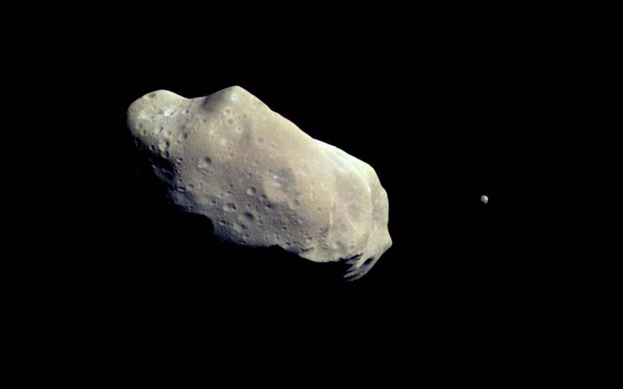 On this day in space! Aug. 28, 1993: Galileo spacecraft flies by asteroid Ida on the way to Jupiter only to find a tiny moon!